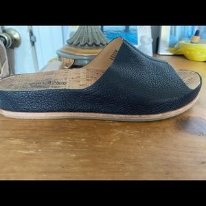 Kirk Ease black sandals